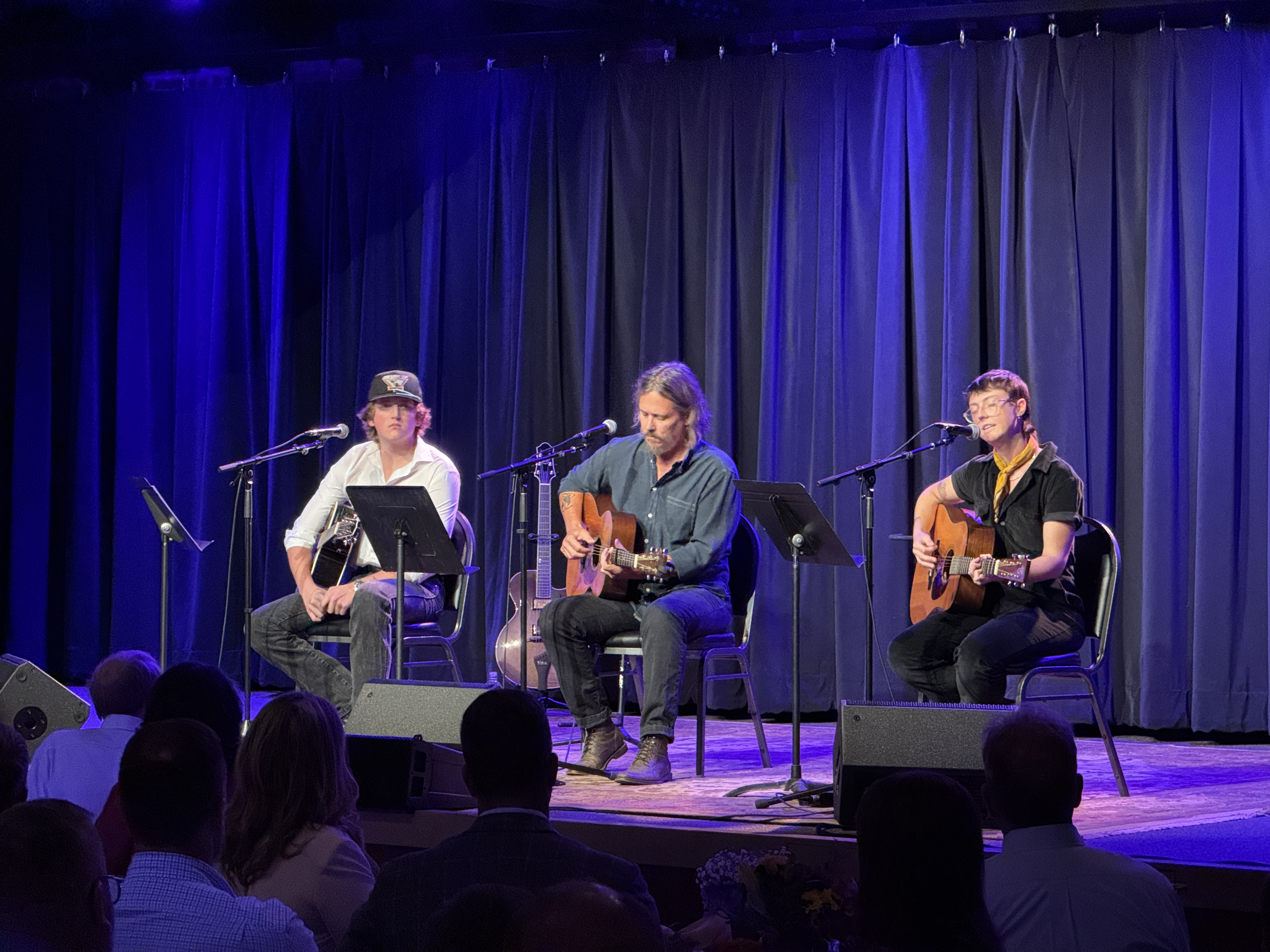 John Paul White performs with two students enrolled in the Department of Entertainment Industry.